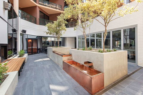 Amora Hotel Riverwalk Melbourne - Accommodation Burleigh 2