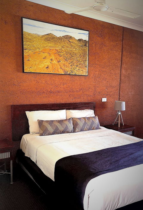 Gidgee Inn - Accommodation Burleigh 1