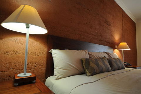 Gidgee Inn - Accommodation Burleigh 2