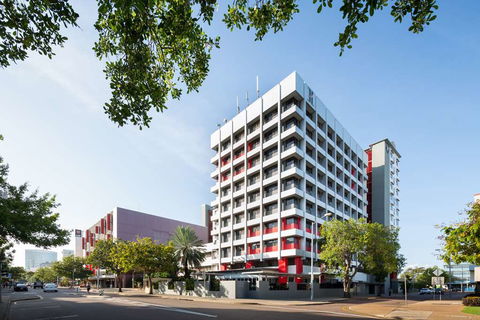 H on Smith Hotel - Accommodation Burleigh 1