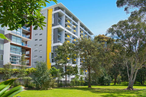 Astra Apartments MacQuarie Park - Accommodation Burleigh 0
