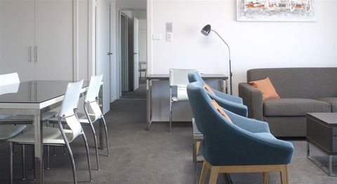 Abode Tuggeranong - Accommodation Burleigh 2