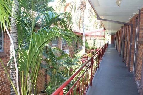 Flinders Motel - Accommodation Burleigh 2