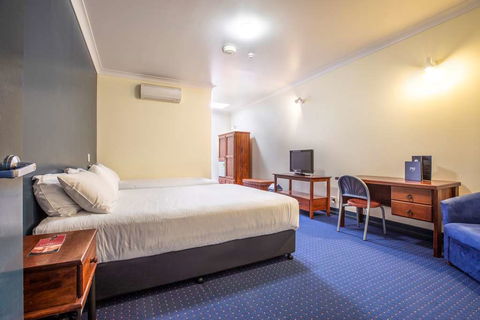 Atherton Hotel - Accommodation Burleigh 2
