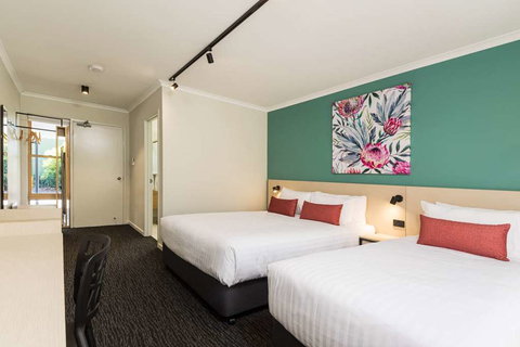 NIghtcap at Balaclava Hotel - Accommodation Burleigh 2