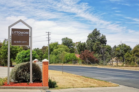 Governor Macquarie Motor Inn - Accommodation Burleigh 2