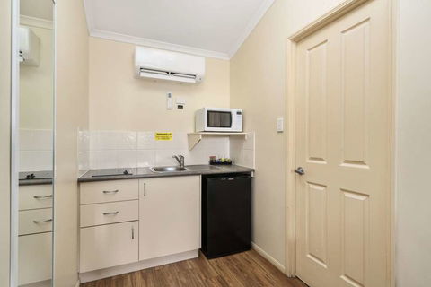 Caboolture Central Motor Inn, SureStay Collection - Accommodation Burleigh 13