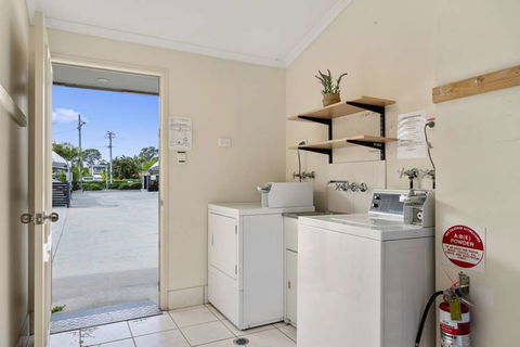 Caboolture Central Motor Inn, SureStay Collection - Accommodation Burleigh 17