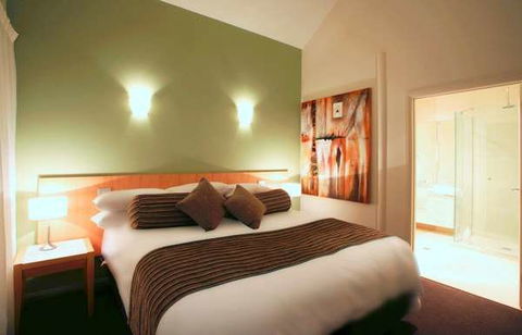 York Cove - Accommodation Burleigh 2