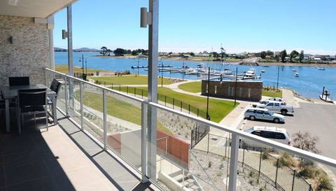 York Cove - Accommodation Burleigh 4