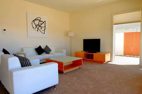 York Cove - Accommodation Burleigh 6