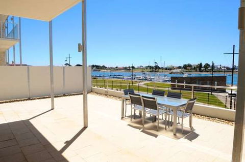 York Cove - Accommodation Burleigh 7