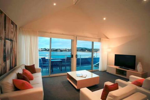 York Cove - Accommodation Burleigh 8