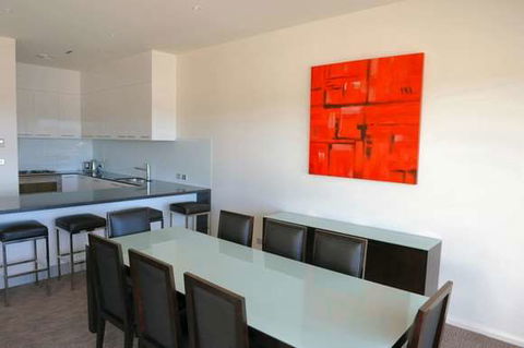 York Cove - Accommodation Burleigh 11