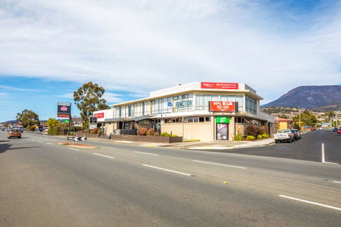 Nightcap at Carlyle Hotel - Accommodation Burleigh 2