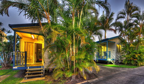 Alex Beach Cabins & Tourist Park - Accommodation Burleigh 0