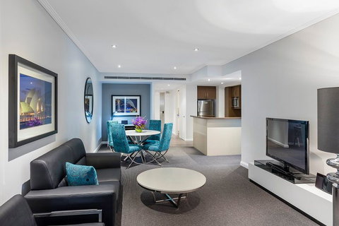Meriton Suites World Tower - Accommodation Burleigh 2