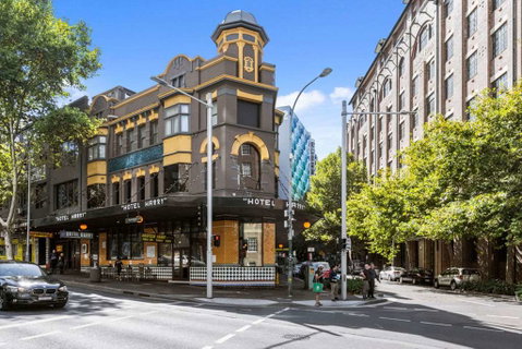 Hotel Harry, an Ascend Hotel - Accommodation Burleigh 0