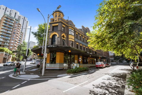 Hotel Harry, an Ascend Hotel - Accommodation Burleigh 1