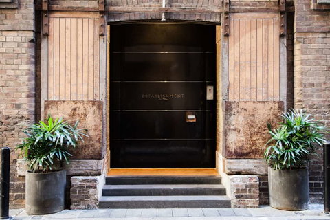 Establishment Hotel - Accommodation Burleigh 1