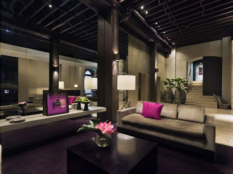 Establishment Hotel - Accommodation Burleigh 2