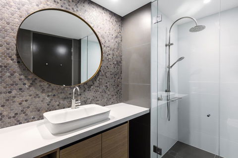 Vibe Hotel Canberra - Accommodation Burleigh 25