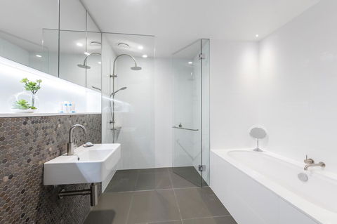 Vibe Hotel Canberra - Accommodation Burleigh 9