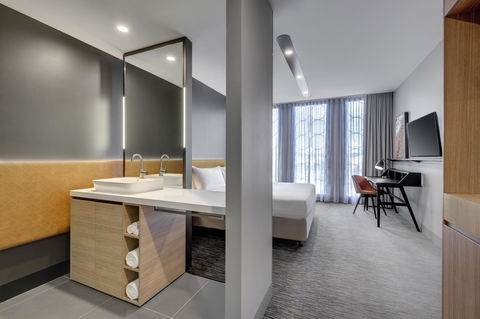 Vibe Hotel Canberra - Accommodation Burleigh 43