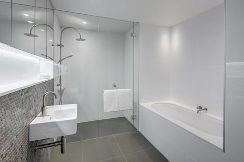 Vibe Hotel Canberra - Accommodation Burleigh 32