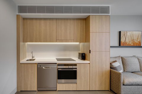 Vibe Hotel Canberra - Accommodation Burleigh 37