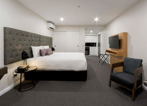 Avenue Hotel Canberra - Accommodation Burleigh 3