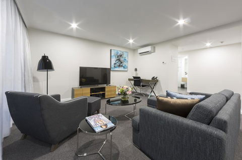 Avenue Hotel Canberra - Accommodation Burleigh 33
