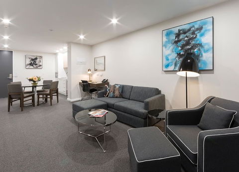 Avenue Hotel Canberra - Accommodation Burleigh 2