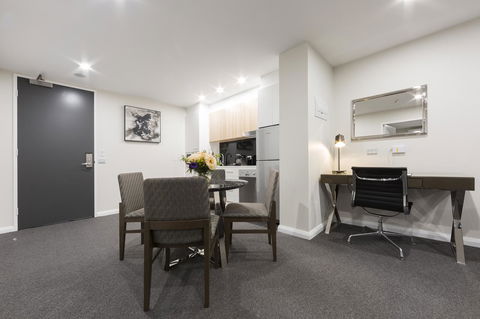 Avenue Hotel Canberra - Accommodation Burleigh 31
