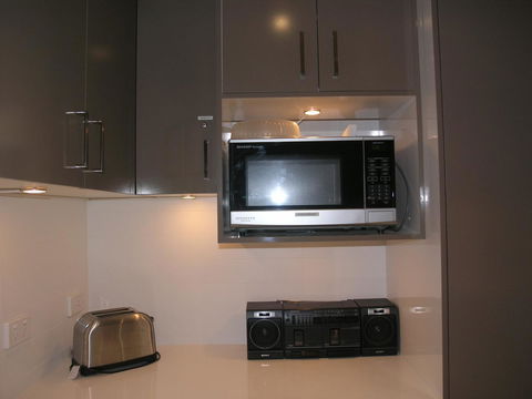 Kesh At Aamira - Accommodation Burleigh 14