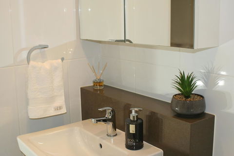 Modern Executive Apt@Barton*1BR*WiFi*Gym*Secure Parking*Canberra - Accommodation Burleigh 3