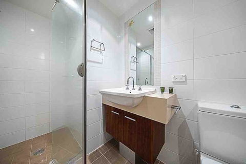 Spacious 1BR Stylish New Acton Apartment +Parking - Accommodation Burleigh 17