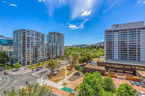 Spacious 1BR Stylish New Acton Apartment +Parking - Accommodation Burleigh 18