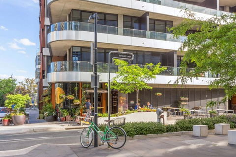 Spacious 1BR Stylish New Acton Apartment +Parking - Accommodation Burleigh 11