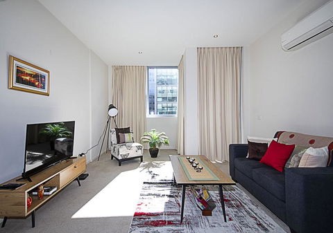 Spacious 1BR Stylish New Acton Apartment +Parking - Accommodation Burleigh 2
