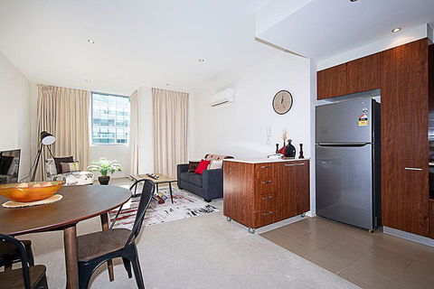 Spacious 1BR Stylish New Acton Apartment +Parking - Accommodation Burleigh 5