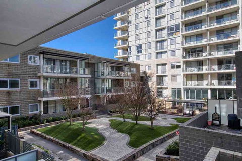 Spacious 1BR Stylish New Acton Apartment +Parking - Accommodation Burleigh 14