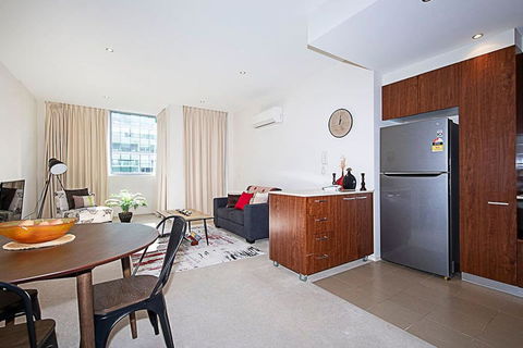 Spacious 1BR Stylish New Acton Apartment +Parking - Accommodation Burleigh 8
