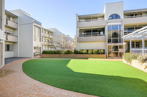 Accommodate Canberra - The Summit - Accommodation Burleigh 4