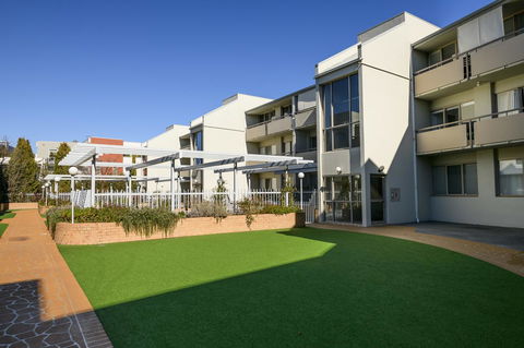 Accommodate Canberra - The Summit - Accommodation Burleigh 3