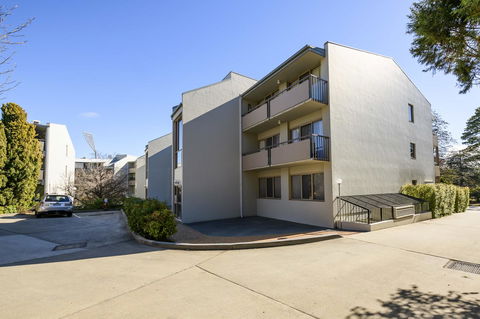 Accommodate Canberra - The Summit - Accommodation Burleigh 2