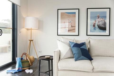 Mollymook Beachfront Penthouse 9 - Accommodation Burleigh 8