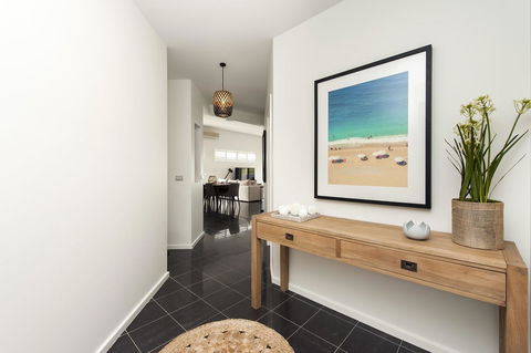 Mollymook Beachfront Penthouse 9 - Accommodation Burleigh 7