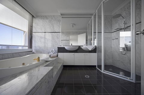 BreakFree Capital Tower Apartments - Accommodation Burleigh 36
