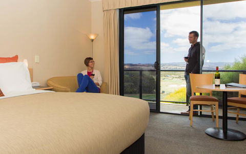 McCracken Country Club - Accommodation Burleigh 13
